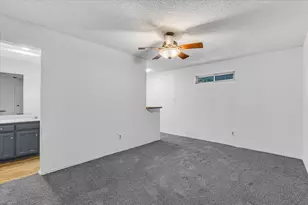 704 Matthews Ct, Arlington, TX 76012 - Photo 20