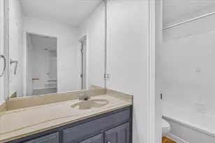 704 Matthews Ct, Arlington, TX 76012 - Photo 32