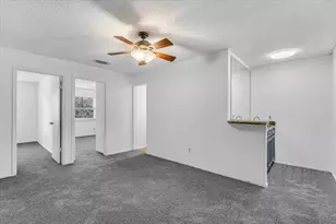 704 Matthews Ct, Arlington, TX 76012 - Photo 34