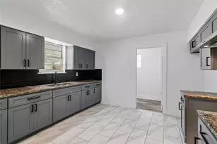 459 Bolero Ave, Dallas, TX 75217 - Photo 6