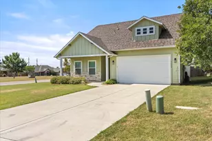 3805 Sage Ct, Granbury, TX 76048 - Photo 2