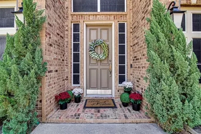 6303 Bramble Creek Court, Arlington, TX 76001 - Photo 2