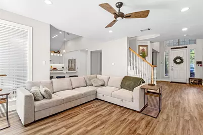 6303 Bramble Creek Court, Arlington, TX 76001 - Photo 4