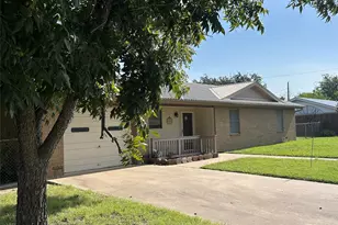 1810 Peach, Goldthwaite, TX 76844 - Photo 2