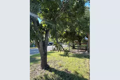 1810 Peach, Goldthwaite, TX 76844 - Photo 12