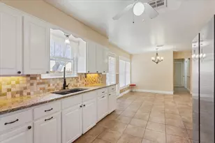 4617 Colonial Ave, Waco, TX 76710 - Photo 4