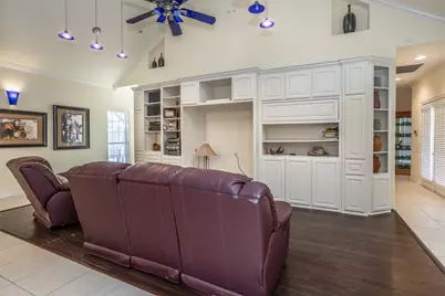 913 Mesquite Street, Gainesville, TX 76240 - Photo 8