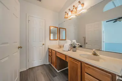 4631 Essex Drive, Grand Prairie, TX 75052 - Photo 18