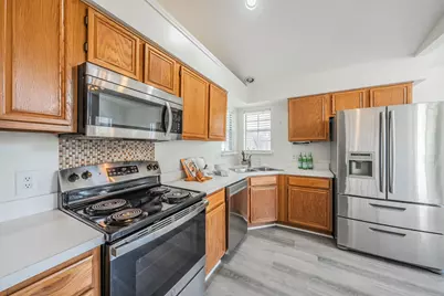 4631 Essex Drive, Grand Prairie, TX 75052 - Photo 6
