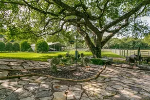 1290 Fox Ln, Burleson, TX 76028 - Photo 30