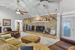 300 E Main St, Whitesboro, TX 76273 - Photo 8
