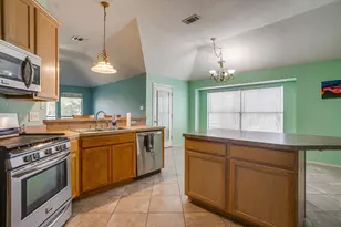 4621 Barnhill Ln, Fort Worth, TX 76135 - Photo 6