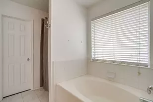 4621 Barnhill Ln, Fort Worth, TX 76135 - Photo 18