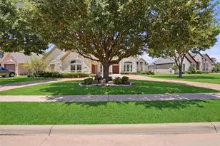 2703 Waters Edge Dr, Granbury, TX 76048 - Photo 10