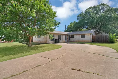 509 Henslee Drive, Euless, TX 76040 - Photo 2