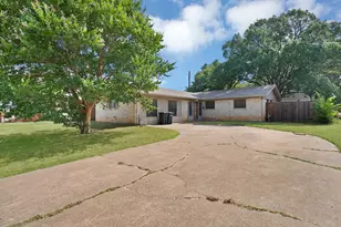 509 Henslee Dr, Euless, TX 76040 - Photo 2
