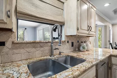 301 Meadow Knoll Drive, Double Oak, TX 75077 - Photo 6