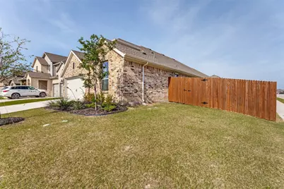 5933 Lovills Creek Street, Fort Worth, TX 76179 - Photo 4