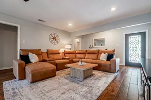 2205 Indian Creek Dr, Irving, TX 75060 - Photo 4