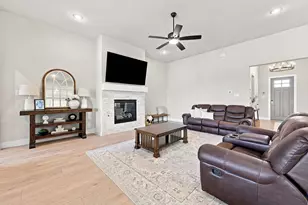 341 Wagon Trl, Waxahachie, TX 75165 - Photo 16