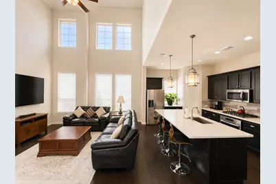 427 Renaissance Lane, Irving, TX 75060 - Photo 2