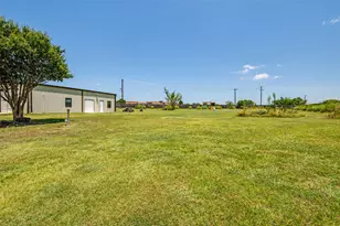 2806 Cinnamon Springs Rd, Glenn Heights, TX 75154 - Photo 22