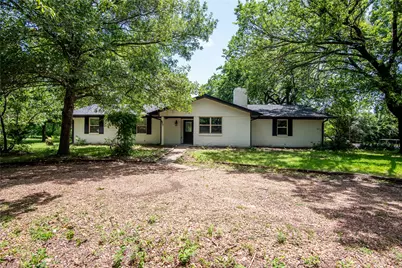 607 E 15th Street, Bonham, TX 75418 - Photo 1