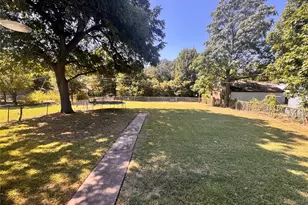 130 W Avenue D, Garland, TX 75040 - Photo 6