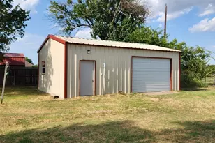 1209 Sherman St, Tioga, TX 76271 - Photo 8