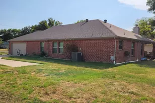 1209 Sherman St, Tioga, TX 76271 - Photo 6