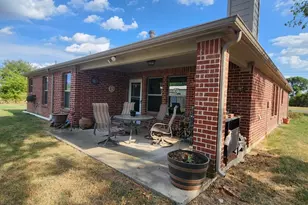 1209 Sherman St, Tioga, TX 76271 - Photo 4