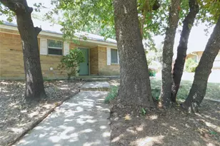 2204 Canterbury Ct, Denton, TX 76205 - Photo 2