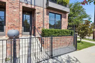 737 N Zang Blvd, Dallas, TX 75208 - Photo 1