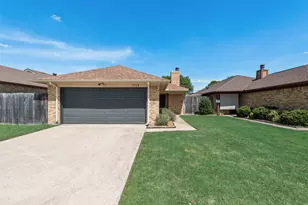 1724 Mimosa Ln, Euless, TX 76039 - Photo 1