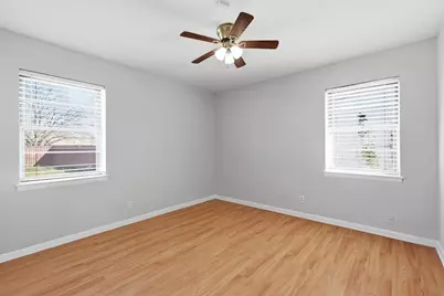 242 W Cober Drive, Grand Prairie, TX 75051 - Photo 12