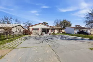 242 W Cober Dr, Grand Prairie, TX 75051 - Photo 1
