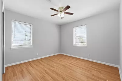 242 W Cober Drive, Grand Prairie, TX 75051 - Photo 10