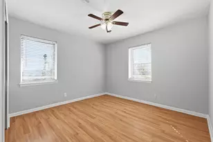 242 W Cober Dr, Grand Prairie, TX 75051 - Photo 10