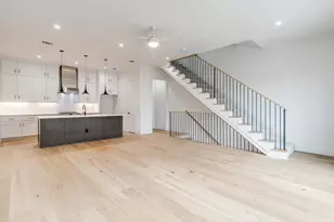 135 Thornton St, Arlington, TX 76013 - Photo 2
