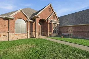 148 Fossil Rock Dr, Azle, TX 76020 - Photo 4