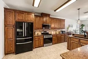 1100 Indian Trail Ct, Roanoke, TX 76262 - Photo 4