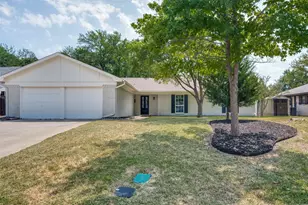 2904 Steve Dr, Hurst, TX 76054 - Photo 1