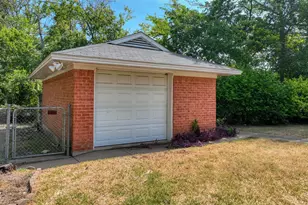 938 Nature Dr, Duncanville, TX 75116 - Photo 32