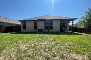 2607 Golden Bell Dr, Glenn Heights, TX 75154 - Photo 2