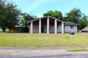425 Edwards Dr, Dublin, TX 76446 - Photo 2