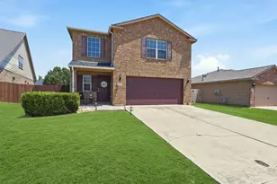 612 Lazy Crest Dr, Fort Worth, TX 76140 - Photo 2