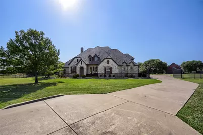1501 Willow Tree Drive, Fort Worth, TX 76052 - Photo 2