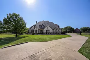 1501 Willow Tree Dr, Fort Worth, TX 76052 - Photo 2