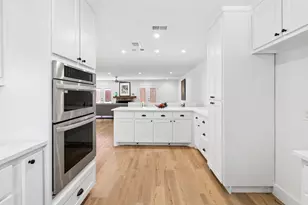 2143 Kessler Ct, Dallas, TX 75208 - Photo 10