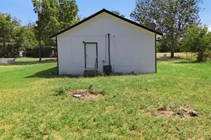 406 E Grayson St, Leonard, TX 75452 - Photo 22